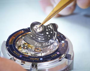 Ремонт эксклюзивных часов Van Cleef & Arpels Гарантийное обслуживание часов Van Cleef & Arpels