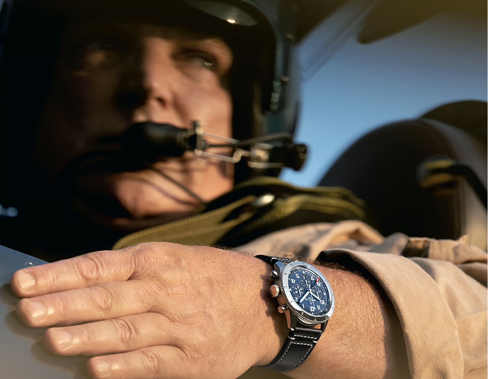 Breitling Classic AVI авіаційний годинник — ремонт і обслуговування у Києві ремонт годинників Breitling Classic AVI у Києві авіаційна колекція Breitling
